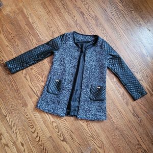 Black/white tweed "Michael Kors" jacket w. quilted black faux leather sleeves